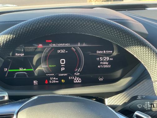 Photo 2 of 7 of 2022 Audi e-tron GT Premium Plus